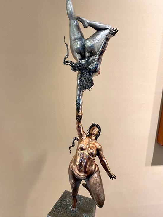 The uncanny lightness of Daniel de la Cruz’s women